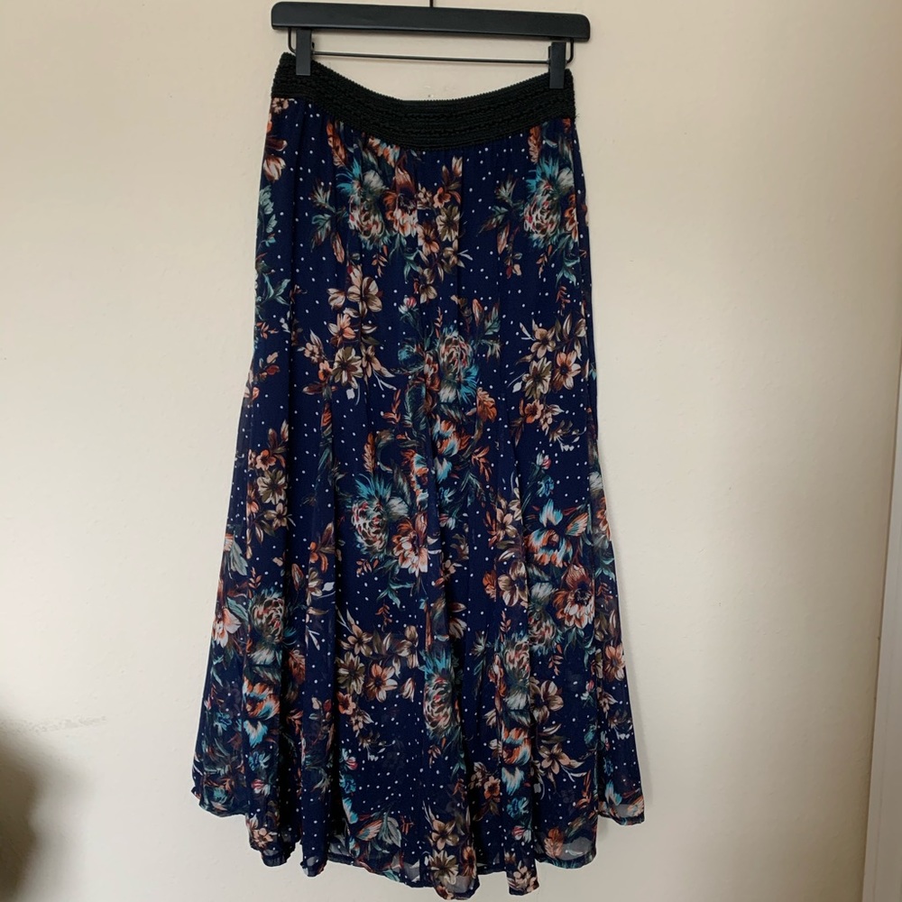 Long pull on floral skirt 🌺